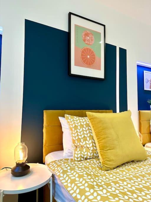 Massive New 8 Bedroom House Sleeps Up To 21 - Accepts Groups - Great Location - Free Parking - Fast Wifi - Smart Tvs - Sleeps Up To 21 People - Close To Bournemouth & Poole Town Centre & Sandbanks Exterior foto