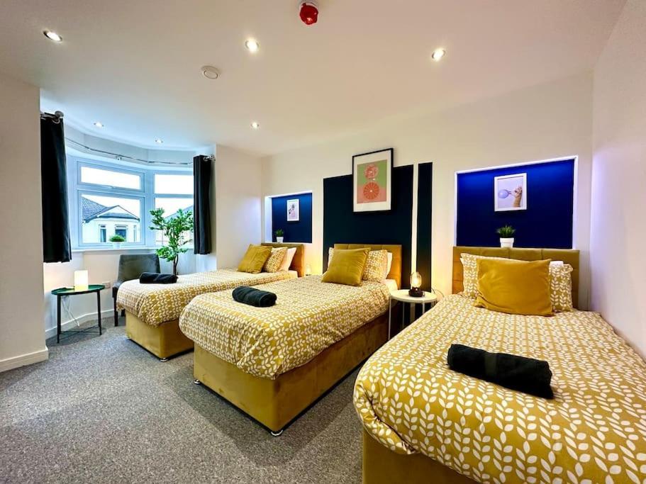 Massive New 8 Bedroom House Sleeps Up To 21 - Accepts Groups - Great Location - Free Parking - Fast Wifi - Smart Tvs - Sleeps Up To 21 People - Close To Bournemouth & Poole Town Centre & Sandbanks Exterior foto