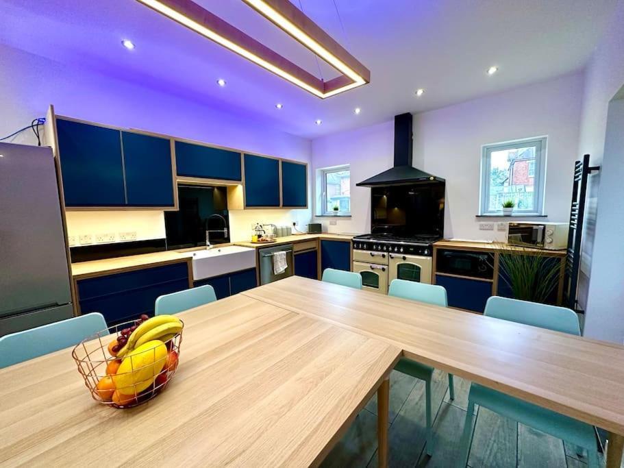 Massive New 8 Bedroom House Sleeps Up To 21 - Accepts Groups - Great Location - Free Parking - Fast Wifi - Smart Tvs - Sleeps Up To 21 People - Close To Bournemouth & Poole Town Centre & Sandbanks Exterior foto