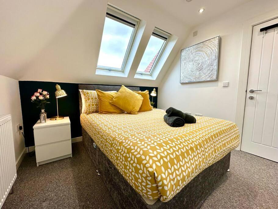 Massive New 8 Bedroom House Sleeps Up To 21 - Accepts Groups - Great Location - Free Parking - Fast Wifi - Smart Tvs - Sleeps Up To 21 People - Close To Bournemouth & Poole Town Centre & Sandbanks Exterior foto