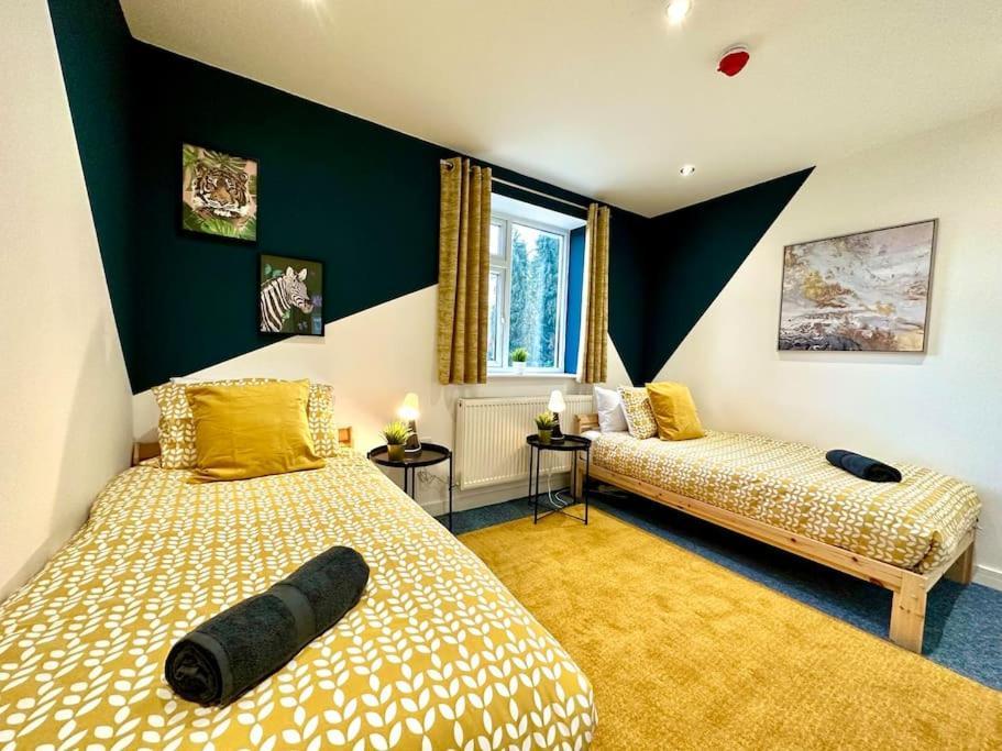 Massive New 8 Bedroom House Sleeps Up To 21 - Accepts Groups - Great Location - Free Parking - Fast Wifi - Smart Tvs - Sleeps Up To 21 People - Close To Bournemouth & Poole Town Centre & Sandbanks Exterior foto