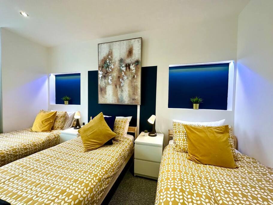 Massive New 8 Bedroom House Sleeps Up To 21 - Accepts Groups - Great Location - Free Parking - Fast Wifi - Smart Tvs - Sleeps Up To 21 People - Close To Bournemouth & Poole Town Centre & Sandbanks Exterior foto